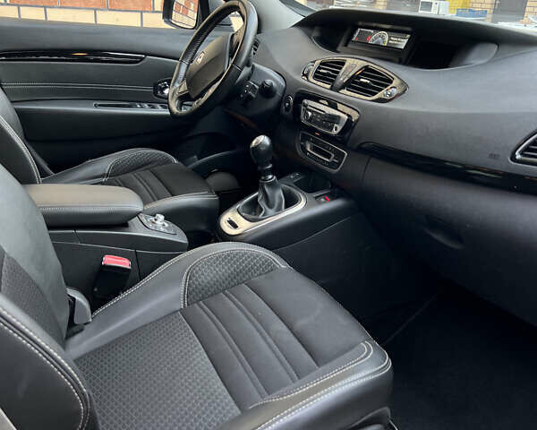 Коричневий Рено Гранд Сценік, об'ємом двигуна 1.6 л та пробігом 195 тис. км за 10450 $, фото 1 на Automoto.ua