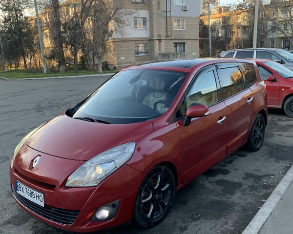 Красный Рено Гранд Сценик, объемом двигателя 2 л и пробегом 313 тыс. км за 7000 $, фото 1 на Automoto.ua