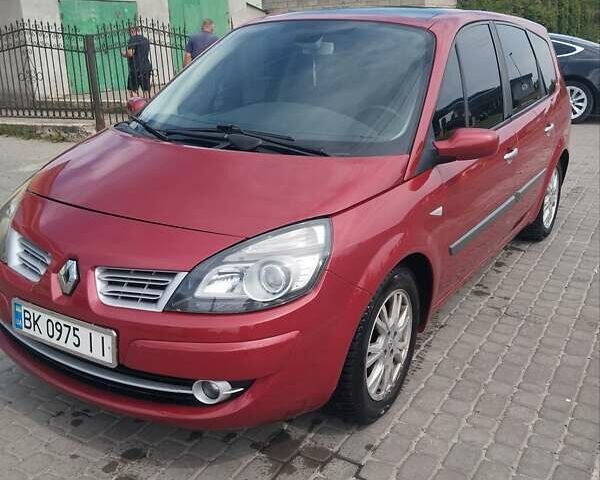 Красный Рено Гранд Сценик, объемом двигателя 1.6 л и пробегом 300 тыс. км за 5300 $, фото 1 на Automoto.ua