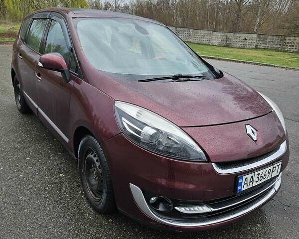 Красный Рено Гранд Сценик, объемом двигателя 1.46 л и пробегом 270 тыс. км за 9900 $, фото 1 на Automoto.ua