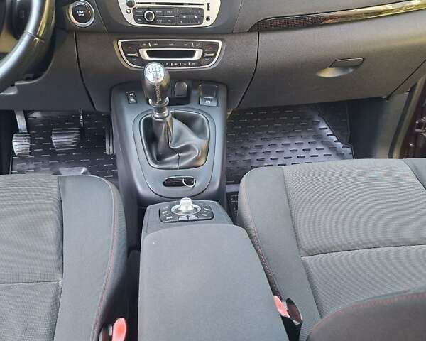 Червоний Рено Гранд Сценік, об'ємом двигуна 1.6 л та пробігом 290 тис. км за 8400 $, фото 1 на Automoto.ua