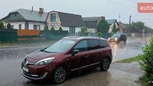 Красный Рено Гранд Сценик, объемом двигателя 1.6 л и пробегом 299 тыс. км за 9799 $, фото 1 на Automoto.ua