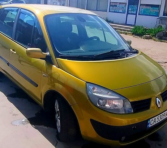 Желтый Рено Гранд Сценик, объемом двигателя 1.9 л и пробегом 226 тыс. км за 6000 $, фото 1 на Automoto.ua