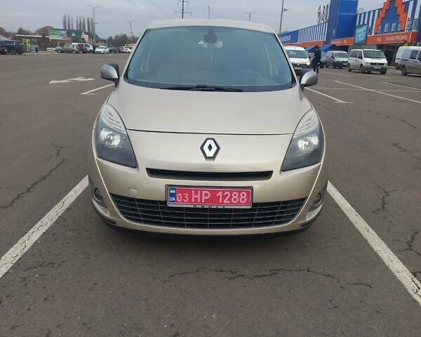 Жовтий Рено Гранд Сценік, об'ємом двигуна 1.6 л та пробігом 221 тис. км за 8650 $, фото 1 на Automoto.ua