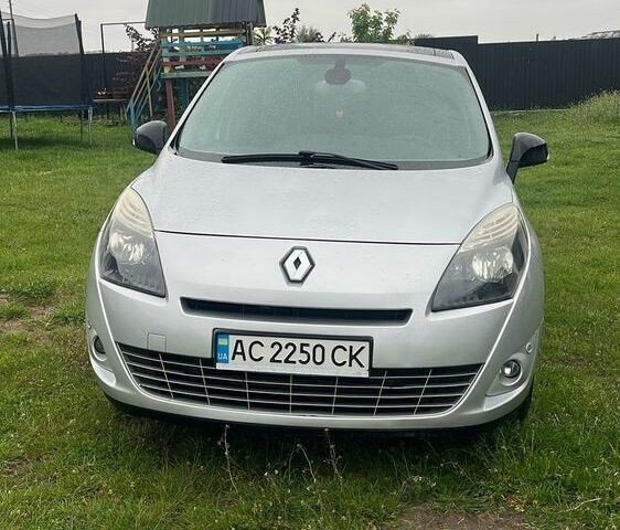 Серый Рено Гранд Сценик, объемом двигателя 1.5 л и пробегом 250 тыс. км за 8000 $, фото 1 на Automoto.ua