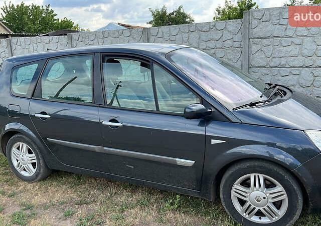 Серый Рено Гранд Сценик, объемом двигателя 2 л и пробегом 276 тыс. км за 5000 $, фото 1 на Automoto.ua