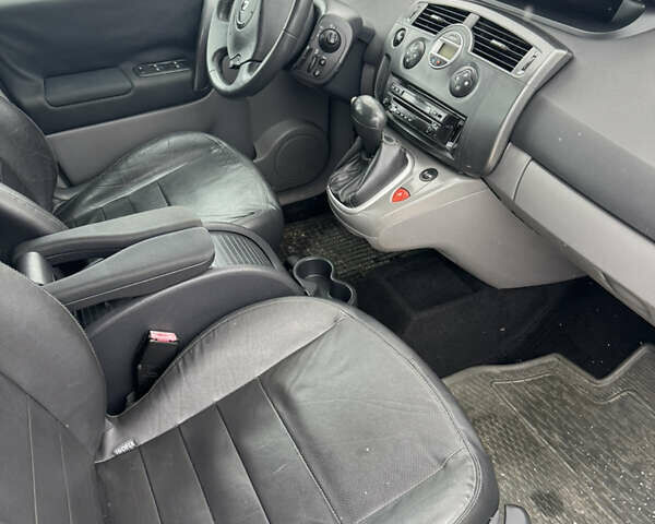 Сірий Рено Гранд Сценік, об'ємом двигуна 2 л та пробігом 212 тис. км за 5999 $, фото 1 на Automoto.ua