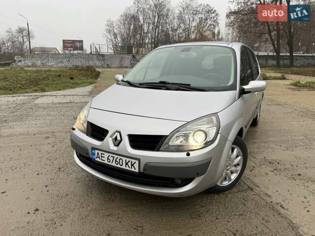 Серый Рено Гранд Сценик, объемом двигателя 1.6 л и пробегом 230 тыс. км за 5000 $, фото 1 на Automoto.ua