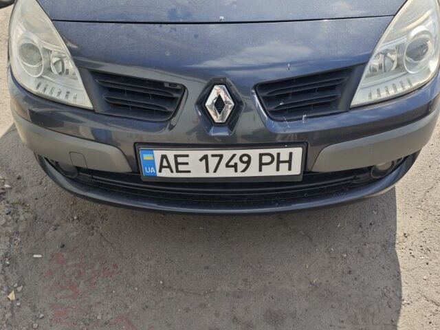 Серый Рено Гранд Сценик, объемом двигателя 2 л и пробегом 317 тыс. км за 6200 $, фото 1 на Automoto.ua