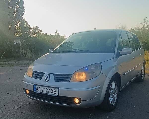 Серый Рено Гранд Сценик, объемом двигателя 1.9 л и пробегом 300 тыс. км за 4700 $, фото 1 на Automoto.ua