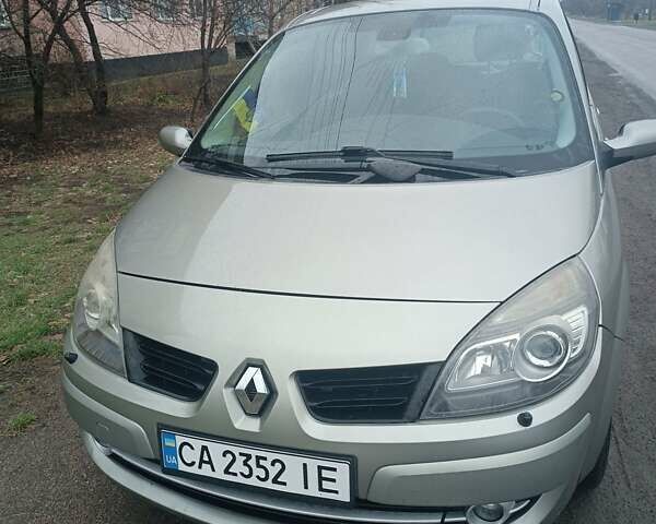 Серый Рено Гранд Сценик, объемом двигателя 1.6 л и пробегом 237 тыс. км за 4800 $, фото 1 на Automoto.ua