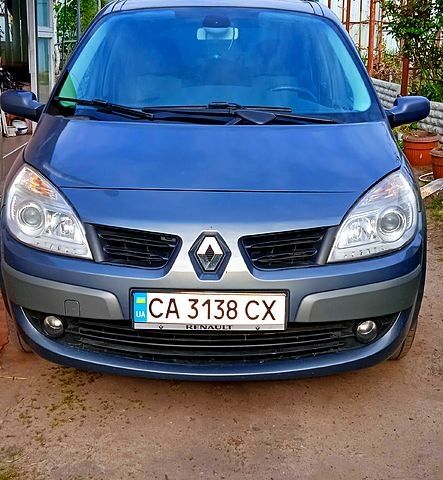 Серый Рено Гранд Сценик, объемом двигателя 1.9 л и пробегом 214 тыс. км за 5700 $, фото 1 на Automoto.ua