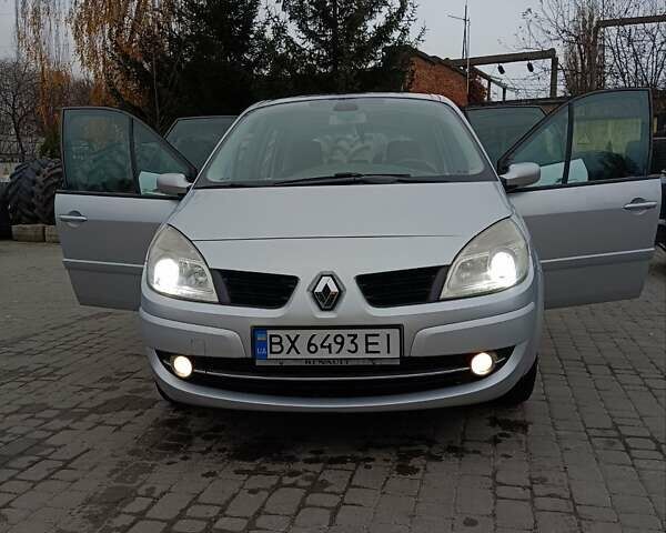 Серый Рено Гранд Сценик, объемом двигателя 1.5 л и пробегом 269 тыс. км за 5500 $, фото 1 на Automoto.ua