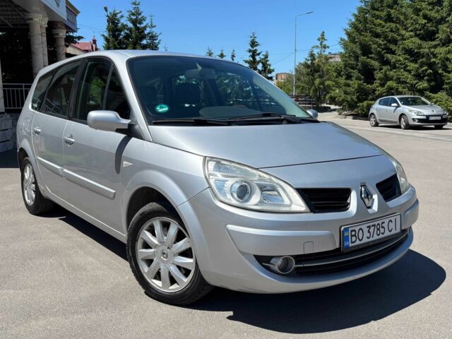 Серый Рено Гранд Сценик, объемом двигателя 2 л и пробегом 209 тыс. км за 5750 $, фото 1 на Automoto.ua
