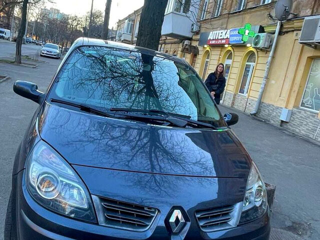 Серый Рено Гранд Сценик, объемом двигателя 2 л и пробегом 333 тыс. км за 6600 $, фото 1 на Automoto.ua