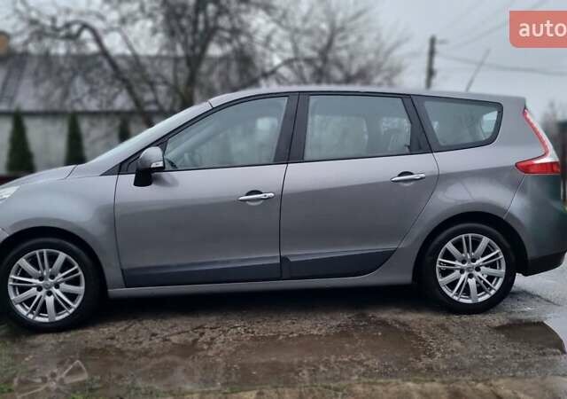 Сірий Рено Гранд Сценік, об'ємом двигуна 1.5 л та пробігом 243 тис. км за 6600 $, фото 1 на Automoto.ua