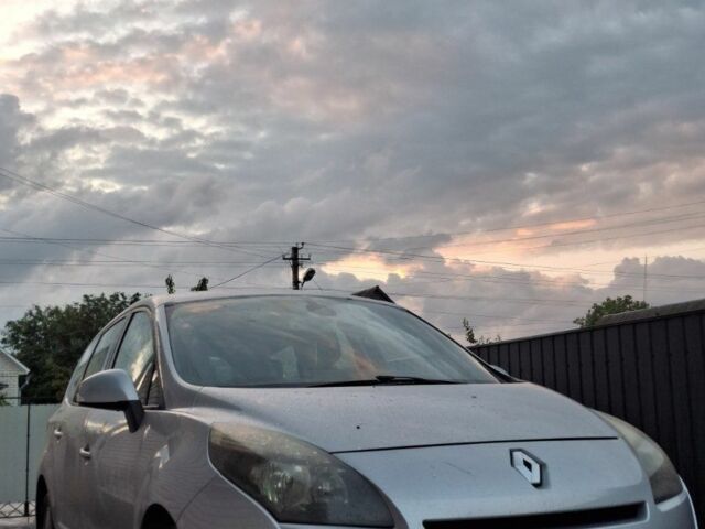 Серый Рено Гранд Сценик, объемом двигателя 1.5 л и пробегом 263 тыс. км за 6200 $, фото 1 на Automoto.ua