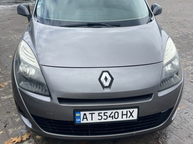 Серый Рено Гранд Сценик, объемом двигателя 1.5 л и пробегом 284 тыс. км за 5400 $, фото 1 на Automoto.ua