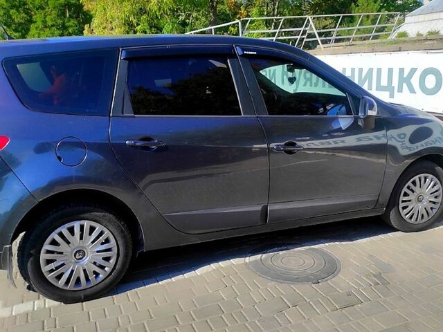 Серый Рено Гранд Сценик, объемом двигателя 1.9 л и пробегом 320 тыс. км за 7000 $, фото 1 на Automoto.ua