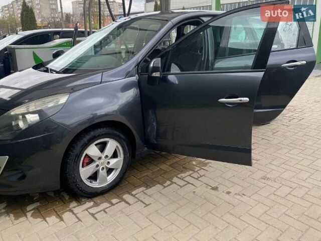 Серый Рено Гранд Сценик, объемом двигателя 1.9 л и пробегом 250 тыс. км за 6200 $, фото 1 на Automoto.ua