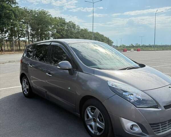 Серый Рено Гранд Сценик, объемом двигателя 1.4 л и пробегом 248 тыс. км за 9000 $, фото 1 на Automoto.ua