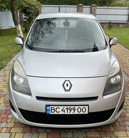 Серый Рено Гранд Сценик, объемом двигателя 1.46 л и пробегом 292 тыс. км за 5999 $, фото 1 на Automoto.ua