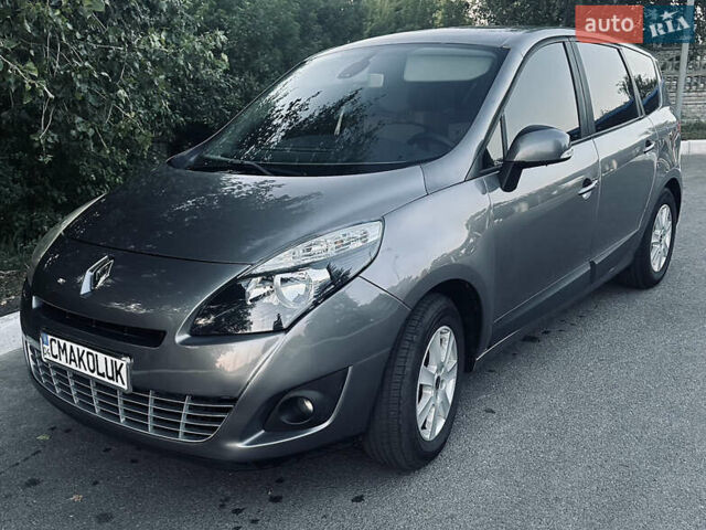 Сірий Рено Гранд Сценік, об'ємом двигуна 1.5 л та пробігом 297 тис. км за 7500 $, фото 1 на Automoto.ua