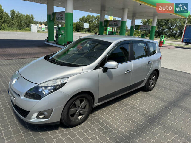 Серый Рено Гранд Сценик, объемом двигателя 1.5 л и пробегом 250 тыс. км за 6500 $, фото 1 на Automoto.ua