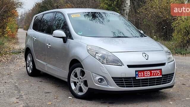 Серый Рено Гранд Сценик, объемом двигателя 2 л и пробегом 248 тыс. км за 8650 $, фото 1 на Automoto.ua