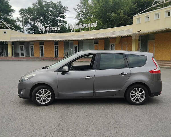 Рено Гранд Сценик 2010 в Харькове на Automoto.ua Серый Рено Гранд Сценик, объемом двигателя 1.5 л и пробегом 325 тыс. км за 7000 $, фото 1 на Automoto.ua