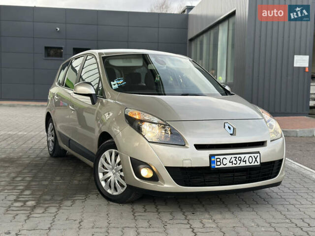 Серый Рено Гранд Сценик, объемом двигателя 1.5 л и пробегом 197 тыс. км за 6950 $, фото 1 на Automoto.ua
