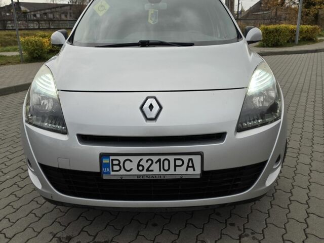 Серый Рено Гранд Сценик, объемом двигателя 1.5 л и пробегом 309 тыс. км за 6000 $, фото 1 на Automoto.ua