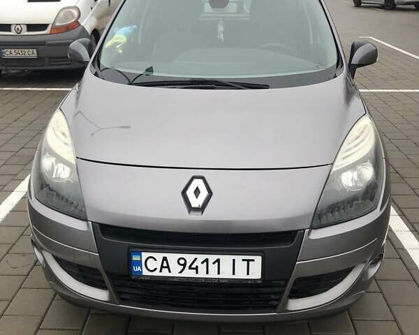 Сірий Рено Гранд Сценік, об'ємом двигуна 1.5 л та пробігом 162 тис. км за 7700 $, фото 1 на Automoto.ua