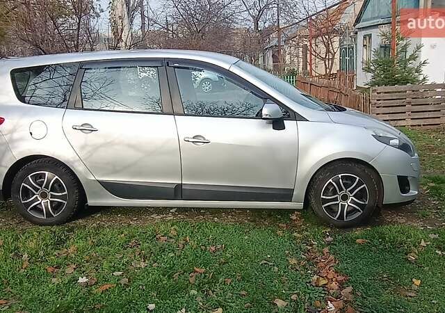 Серый Рено Гранд Сценик, объемом двигателя 1.46 л и пробегом 244 тыс. км за 7700 $, фото 1 на Automoto.ua