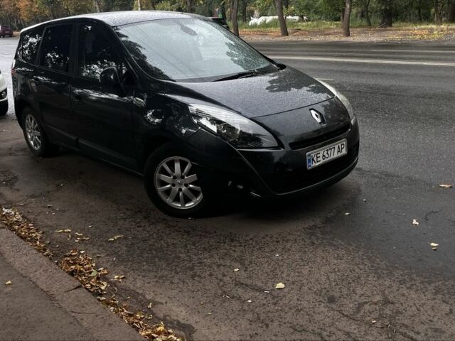 Сірий Рено Гранд Сценік, об'ємом двигуна 1.5 л та пробігом 245 тис. км за 6500 $, фото 1 на Automoto.ua