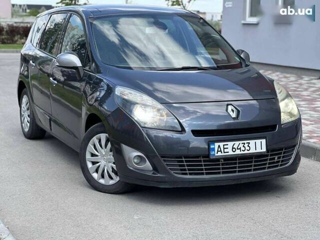 Серый Рено Гранд Сценик, объемом двигателя 1.5 л и пробегом 300 тыс. км за 7300 $, фото 1 на Automoto.ua