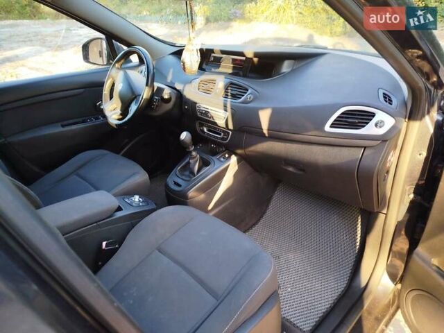 Серый Рено Гранд Сценик, объемом двигателя 1.5 л и пробегом 260 тыс. км за 5900 $, фото 1 на Automoto.ua