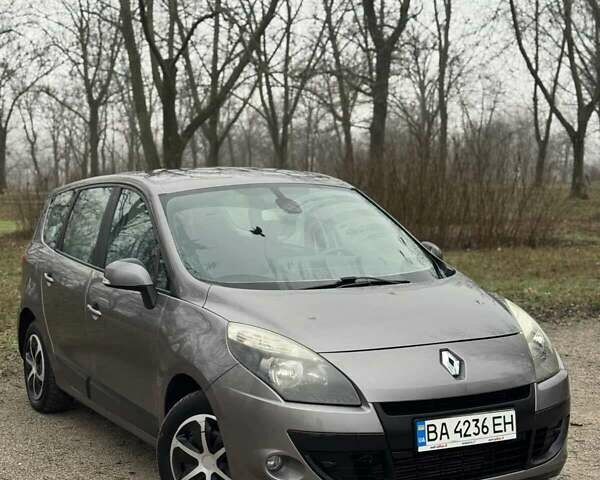Сірий Рено Гранд Сценік, об'ємом двигуна 1.5 л та пробігом 255 тис. км за 7500 $, фото 1 на Automoto.ua