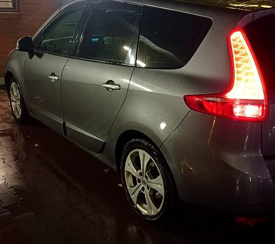 Серый Рено Гранд Сценик, объемом двигателя 1.5 л и пробегом 302 тыс. км за 6000 $, фото 1 на Automoto.ua