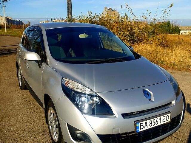 Сірий Рено Гранд Сценік, об'ємом двигуна 1.5 л та пробігом 216 тис. км за 7900 $, фото 1 на Automoto.ua