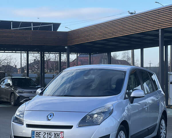 Сірий Рено Гранд Сценік, об'ємом двигуна 1.5 л та пробігом 231 тис. км за 7900 $, фото 1 на Automoto.ua