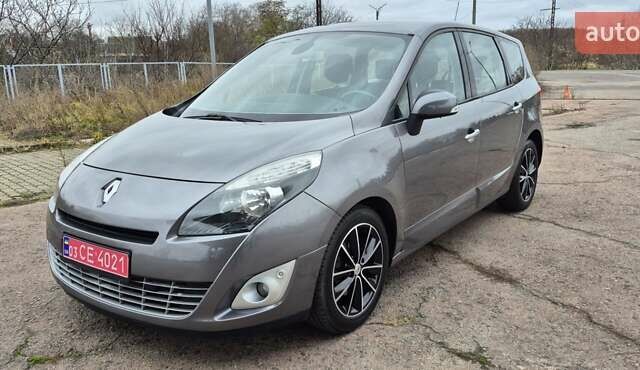 Серый Рено Гранд Сценик, объемом двигателя 1.6 л и пробегом 149 тыс. км за 8500 $, фото 1 на Automoto.ua