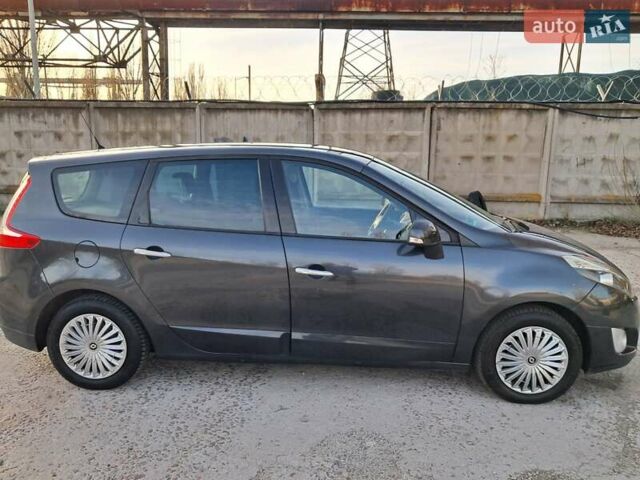 Серый Рено Гранд Сценик, объемом двигателя 1.87 л и пробегом 234 тыс. км за 6300 $, фото 1 на Automoto.ua