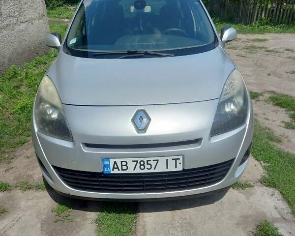 Серый Рено Гранд Сценик, объемом двигателя 1.5 л и пробегом 307 тыс. км за 7300 $, фото 1 на Automoto.ua