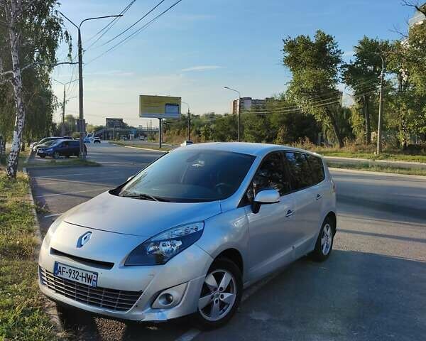 Сірий Рено Гранд Сценік, об'ємом двигуна 0 л та пробігом 250 тис. км за 4000 $, фото 1 на Automoto.ua