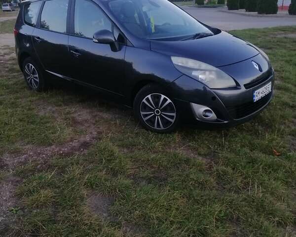 Рено Гранд Сценик 2011 в Житомире на Automoto.ua Серый Рено Гранд Сценик, объемом двигателя 1.6 л и пробегом 295 тыс. км за 6800 $, фото 1 на Automoto.ua