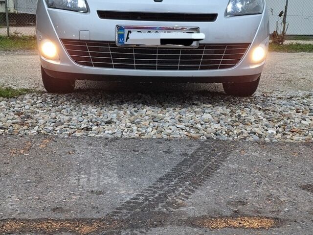 Серый Рено Гранд Сценик, объемом двигателя 1.5 л и пробегом 218 тыс. км за 7650 $, фото 1 на Automoto.ua