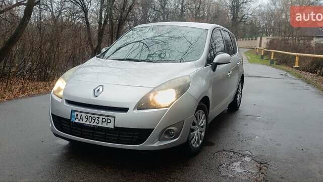 Серый Рено Гранд Сценик, объемом двигателя 1.5 л и пробегом 240 тыс. км за 7600 $, фото 1 на Automoto.ua