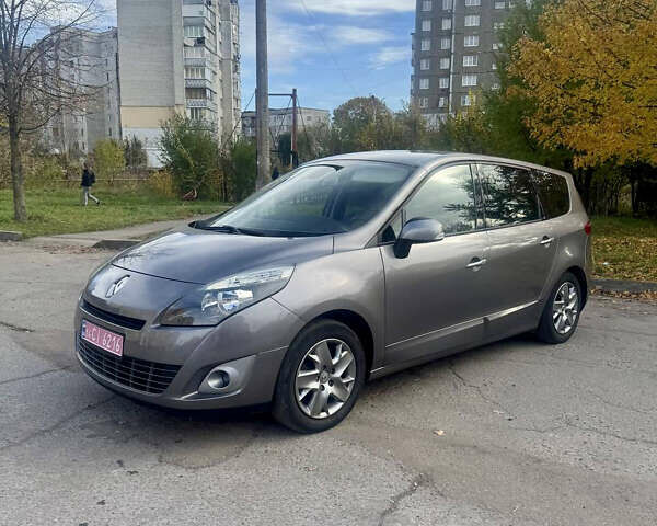 Сірий Рено Гранд Сценік, об'ємом двигуна 1.5 л та пробігом 190 тис. км за 8300 $, фото 1 на Automoto.ua
