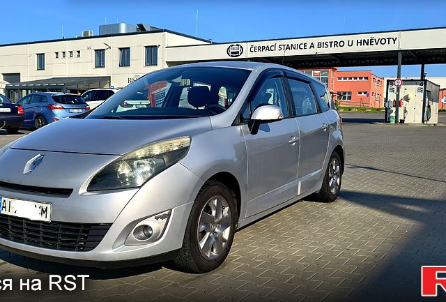 Серый Рено Гранд Сценик, объемом двигателя 1.5 л и пробегом 300 тыс. км за 7000 $, фото 1 на Automoto.ua